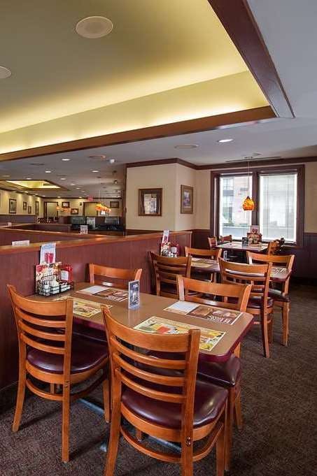 Hotel Howard Johnson Plaza by Wyndham by the Falls / Niagara Falls photo 5