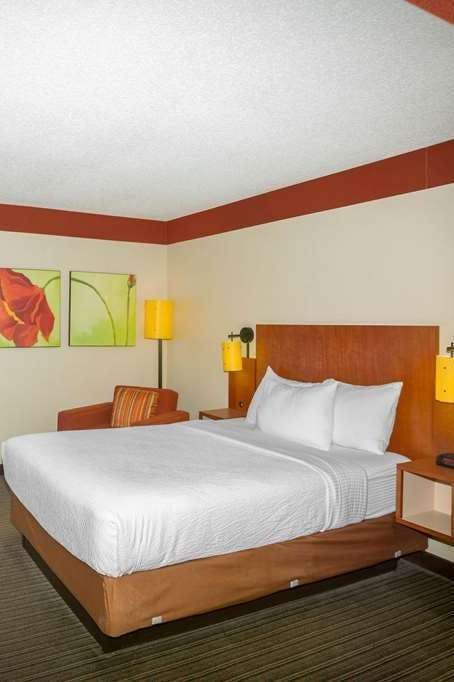 Hotel La Quinta Inn & Suites by Wyndham Springdale photo 1