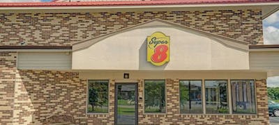 Super 8 Melrose