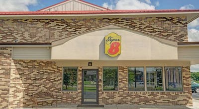 Super 8 by Wyndham Melrose