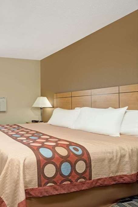 Hotel Super 8 by Wyndham Melrose photo 2