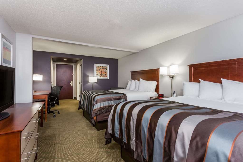 Hotel Wingate by Wyndham Chesapeake photo 3