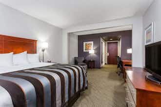 Hotel Wingate by WY Chesapeake photo 4