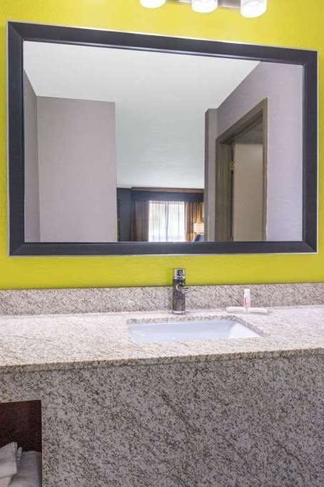 Hotel Super 8 by Wyndham Prattville Montgomery photo 5