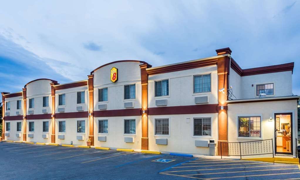 Super 8 by Wyndham Douglas, WY
