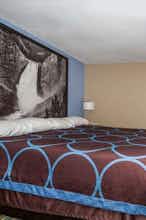 Hotel Super 8 by Wyndham Douglas, WY photo 1