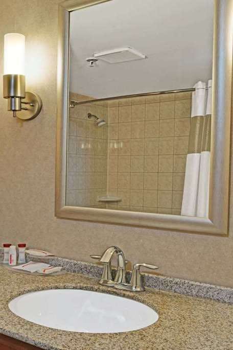 Hotel Ramada by Wyndham Niagara Falls/Fallsview photo 4