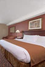 Hotel Ramada Niagara Falls Fallsview photo 1