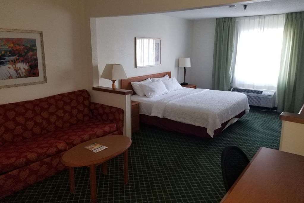 Hotel AmericInn by Wyndham Hudson photo 4