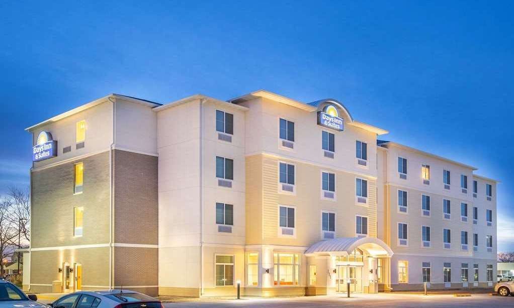 Days Inn & Suites by Wyndham Kearney