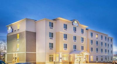 Days Inn & Suites by Wyndham Kearney