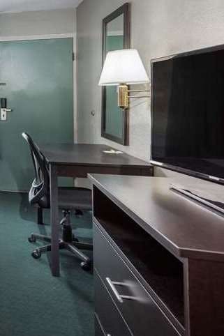 Hotel Days Inn by Wyndham Jellico - Tennessee State Line photo 4