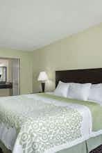 Hotel Days Inn by Wyndham Jellico - Tennessee State Line photo 2