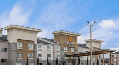 La Quinta Inn & Suites by Wyndham Fayetteville