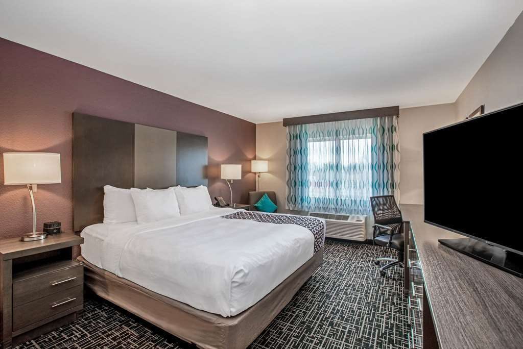Hotel La Quinta Inn & Suites by Wyndham Fayetteville photo 3