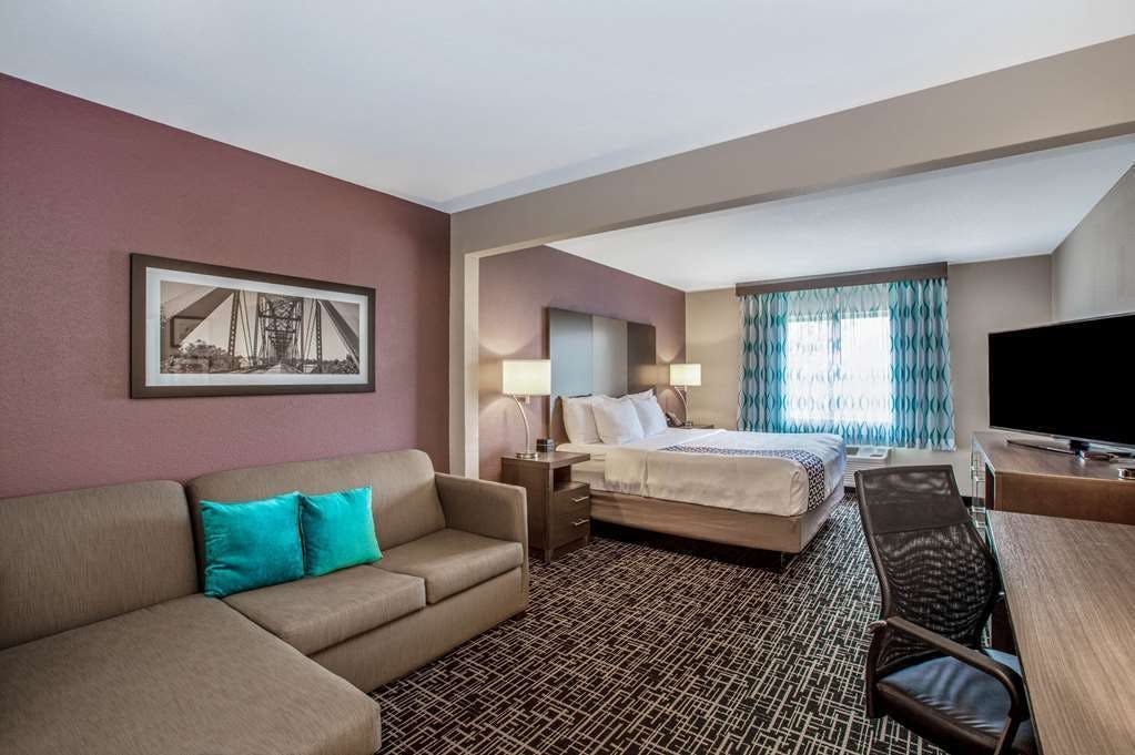 Hotel La Quinta Inn & Suites by Wyndham Fayetteville photo 4