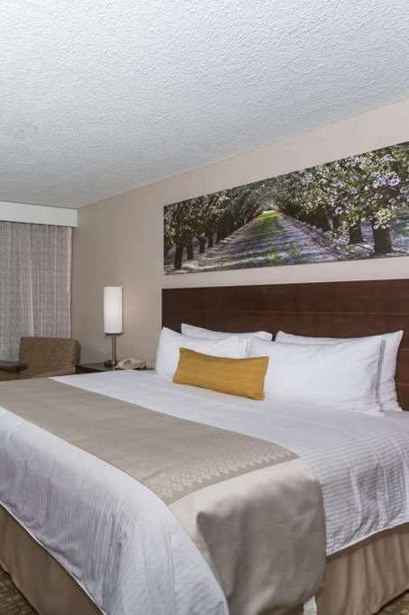 Hotel Wyndham Garden Fresno Airport photo 1