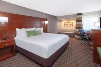 Hotel Wyndham Garden Fort Wayne photo 2