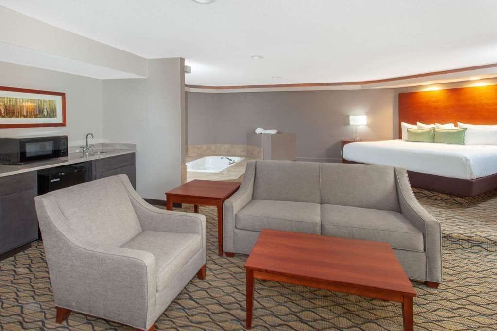 Hotel Wyndham Garden Fort Wayne photo 5