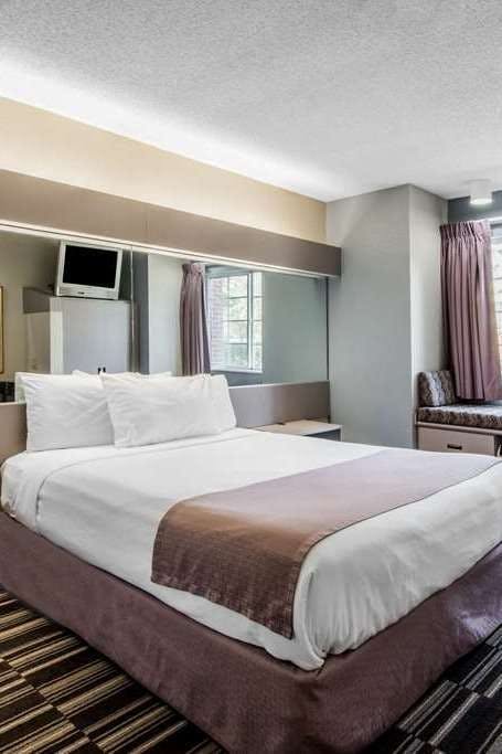 Hotel Microtel Inn & Suites by Wyndham Georgetown photo 1