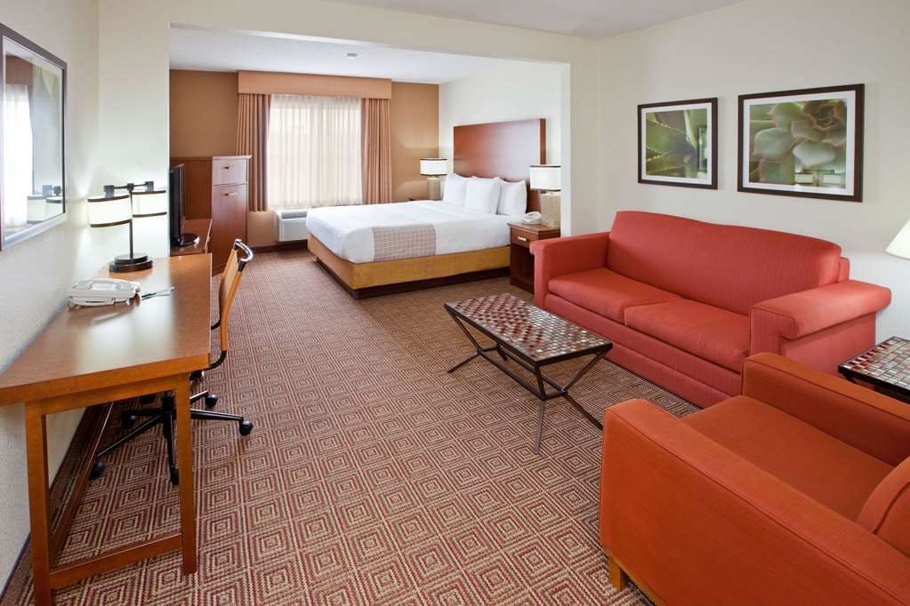 Hotel La Quinta Inn & Suites by Wyndham Bannockburn-Deerfield photo 1