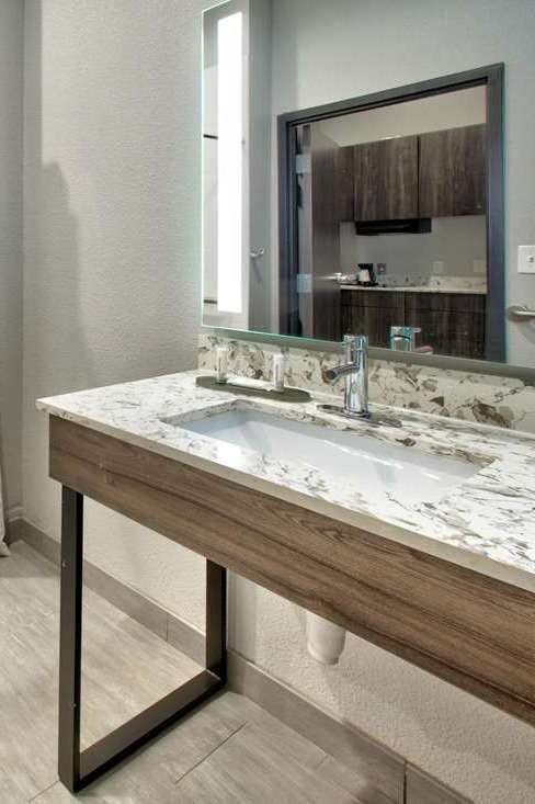 Hotel La Quinta Inn & Suites by Wyndham Dallas/Fairpark photo 4