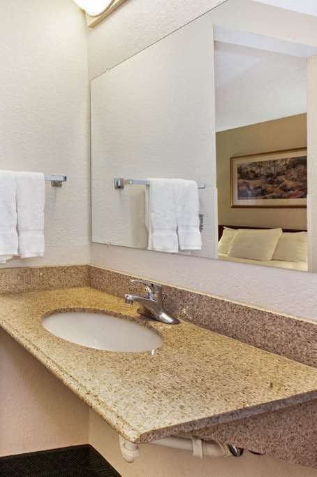 Hotel La Quinta Inn by Wyndham Detroit Canton photo 5