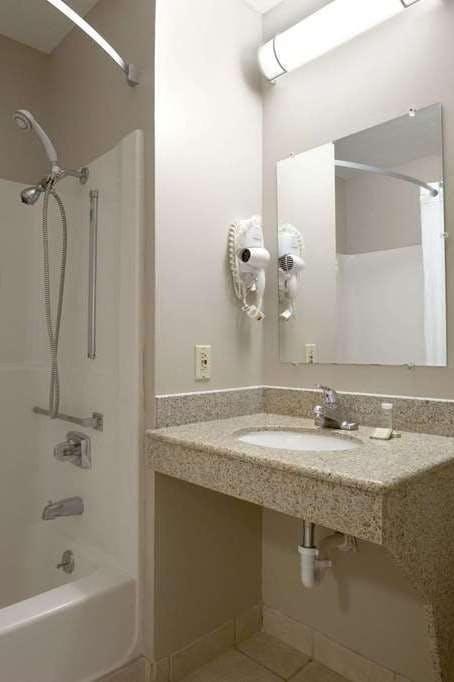 Hotel Super 8 by Wyndham Fremont NE photo 4