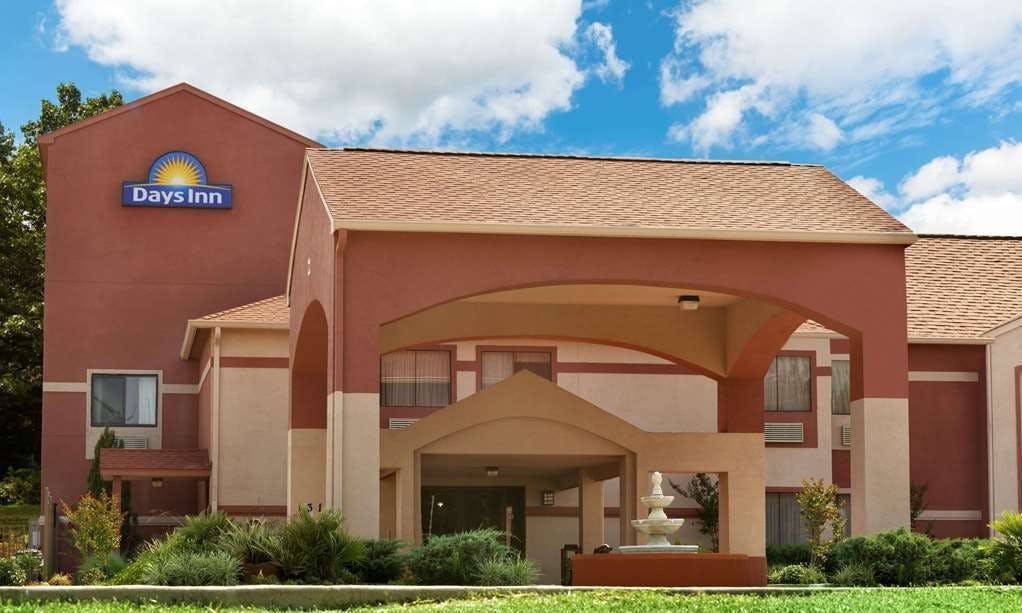 Days Inn by Wyndham Lumberton