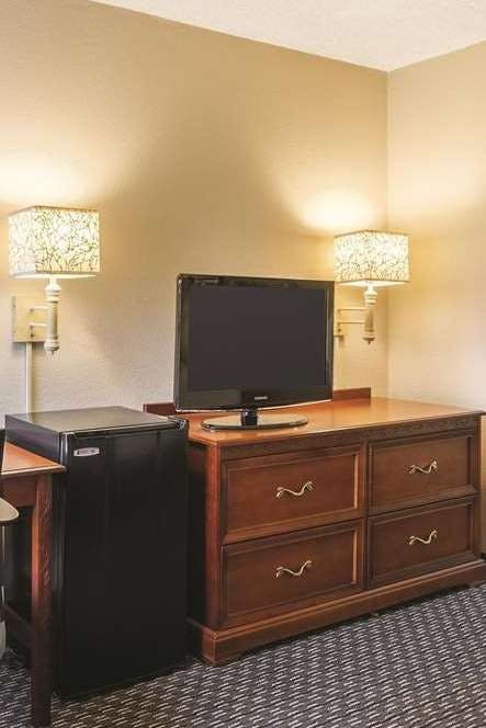 Hotel Wingate by Wyndham Brunswick GA / I-95 photo 2