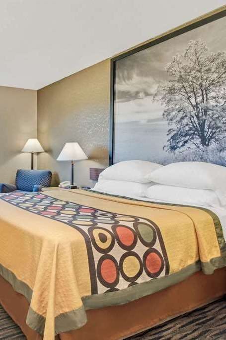 Hotel Super 8 by Wyndham Spokane/West photo 2