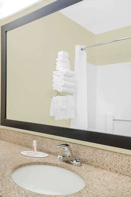 Hotel Super 8 by Wyndham Ottumwa photo 4