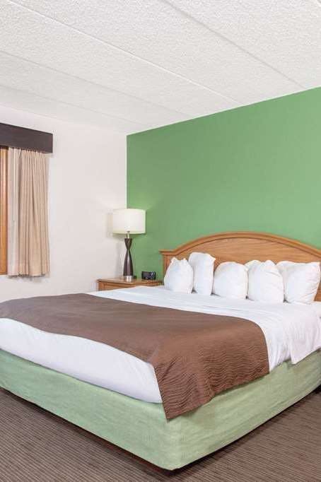 Hotel AmericInn by Wyndham Eau Claire photo 4