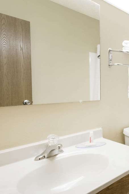 Hotel Super 8 by Wyndham Tappahannock VA photo 5