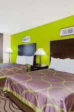 Hotel Super 8 by Wyndham Tappahannock VA photo 3