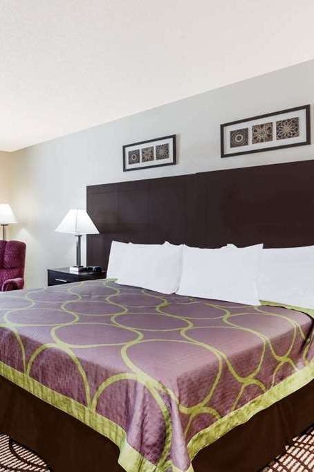 Hotel Super 8 by Wyndham Tappahannock VA photo 2