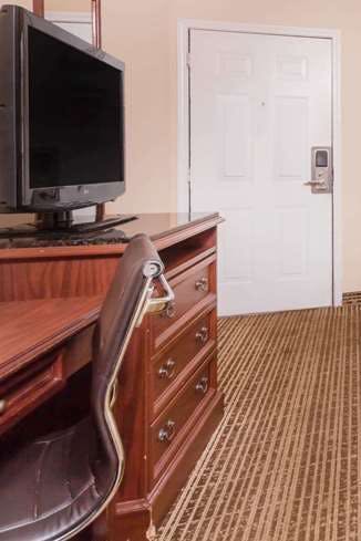 Hotel Baymont Albany at Albany Mall photo 3