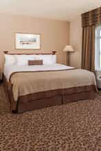 Hotel Wingate by WY Edmonton West photo 1