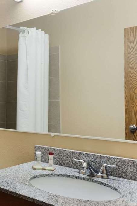 Hotel Super 8 by Wyndham Taylor/Detroit Area photo 5