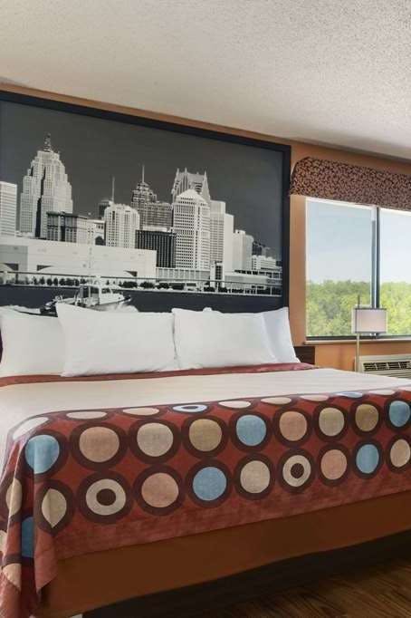 Hotel Super 8 by Wyndham Taylor/Detroit Area photo 1