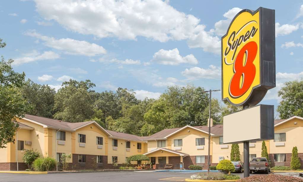 Super 8 by Wyndham Radford VA