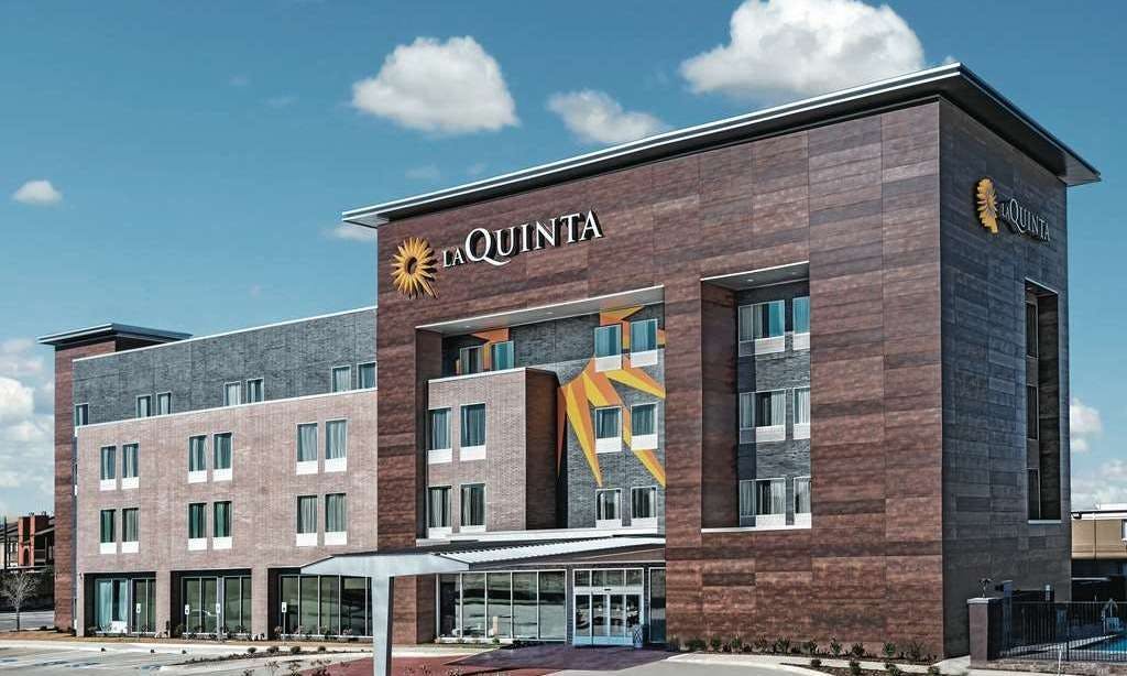 La Quinta Inn & Suites by Wyndham Dallas Grand Prairie North
