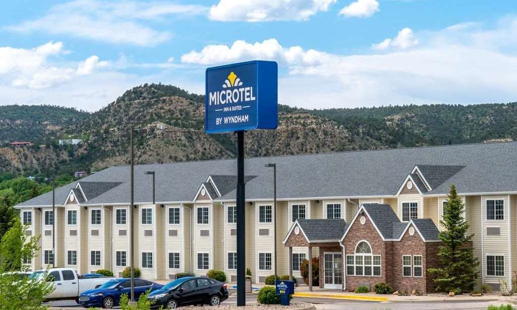 Microtel Inn & Suites by Wyndham Raton