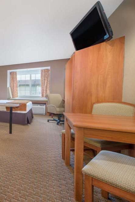 Hotel Microtel Inn & Suites by Wyndham Raton photo 5