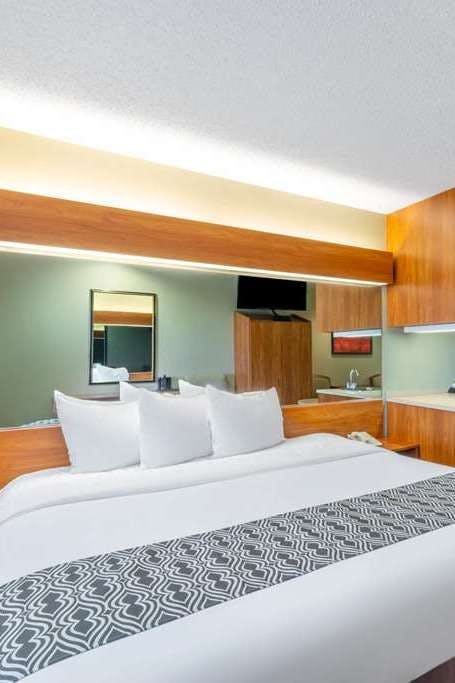 Hotel Microtel Inn & Suites by Wyndham Raton photo 1