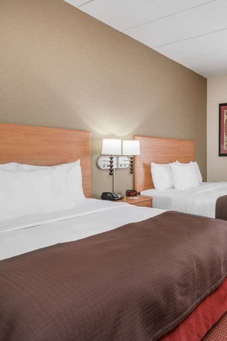 Hotel AmericInn by Wyndham Anamosa photo 2