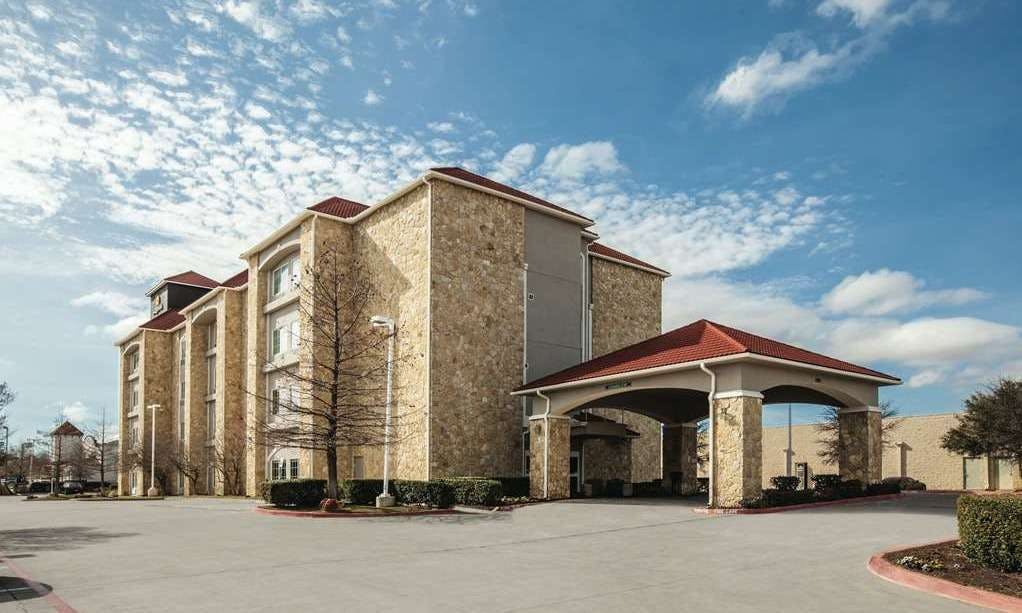 La Quinta Inn & Suites by Wyndham Mansfield TX