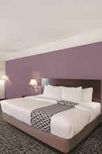 Hotel La Quinta Inn & Suites by Wyndham Mansfield TX photo 1