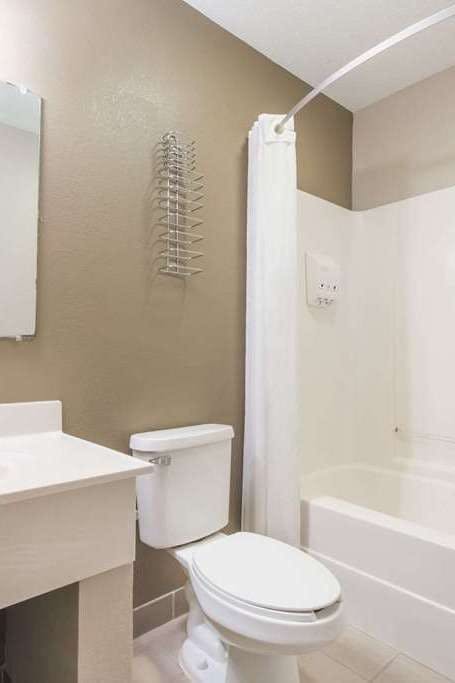 Hotel Super 8 by Wyndham Niagara Falls NY photo 4