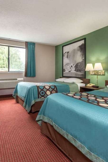 Hotel Super 8 by Wyndham Niagara Falls NY photo 2